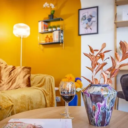 Apartment Artemis By Kleidos -10 Min Des Jardins Du Chateau De Versailles Avec Parking Le Chesnay (Yvelines)